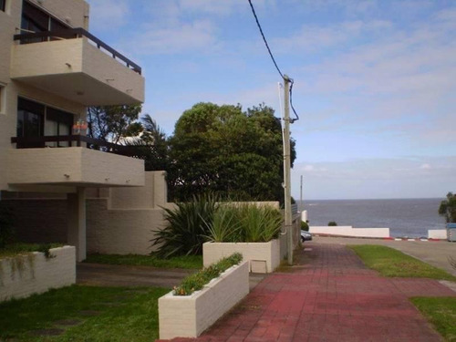 Imagen 1 de 10 de Depto Tipo Casa En Zona Faro, En Punta Del Este