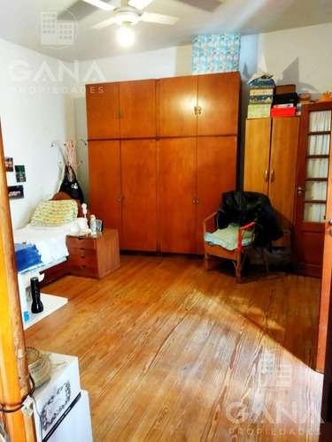 Casa De Pasillo En Barrio Martin, A Reciclar, Excelente Oportunidad.