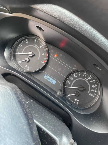 Imagen 4 de 11 de Toyota Hilux 2019 2.4 D.cab. T.dsl Dx