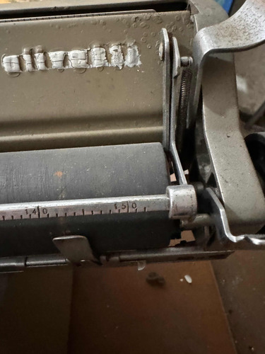 Maquina De Escribir Olivetti Antigua (Usado)
