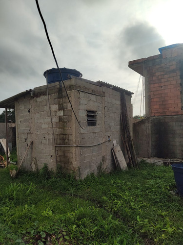 Terreno Com Um Cômodo E Banheiro