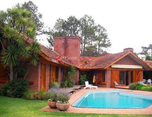 Casa En Golf, 4 Dormitorios *- Ref: 1064