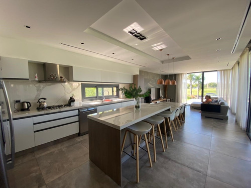 Casa En Venta Ubicado En El Yacht, Nordelta, G.b.a. Zona Norte