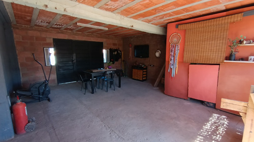 Casa En Venta En La Punta, San Luis 2 Dormitorios, Garage Y Excelente Ubicación
