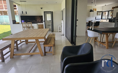 Casa En Venta 3 Dormitorios En Pinamar Zona Álamos