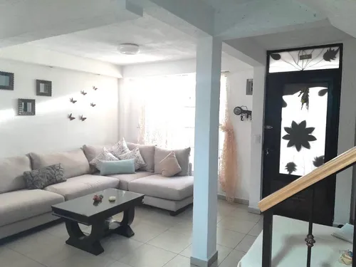 Casa En Venta, Col. Moderna, Excelente Mantenimiento.