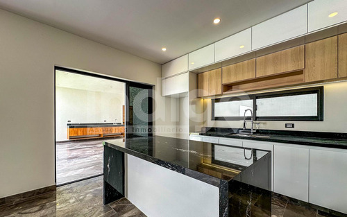 Casa En Venta En Mérida En Privada Soluna, Temozón Norte