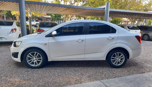 Imagen 11 de 15 de Chevrolet Sonic 1.6 Lt M/t 2014