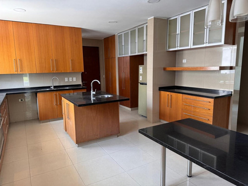 Moderna En Condominio Cercana A Colegios, Centro Comercial
