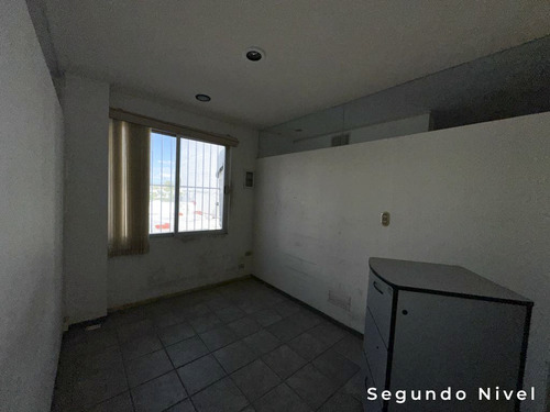 Renta De Edificio De Tres Pisos, En Avenida Prol Montejo, Para Adecuar