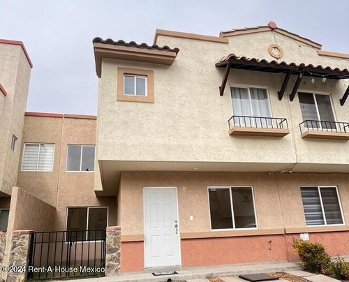 Casa En  Venta En Real Madeira Pachuca De Soto Gis 24-3939