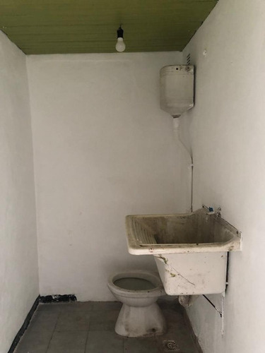 Imagen 3 de 3 de Local Con Baño Ubicado En Zona Comercial (local 1)