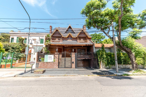 Imponente Casa Con Gran Parque En La Lucila, Zona Con Los Mejores Colegios.
