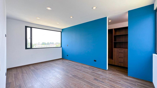 Casa En Venta En Metepec Con Diseño Moderno Y Jardín Interno