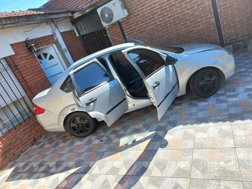 Imagen 7 de 12 de Ford Fiesta Max Ambiente Plus