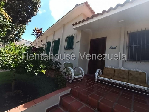 Esta Casa De Esquina Ubicada En El Trigal Norte, En Una Calle Cerrada, No Solo Es Ideal Para Vivir En Tranquilidad, Sino Que Su Anexo Con Acceso Independiente Desde La Av. Principal Ofrece Oportunidad