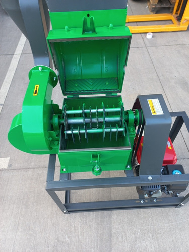 Imagen 3 de 5 de Molino De Martillo, 7,5 Hp Bencinero - Ademaq Maquinarias