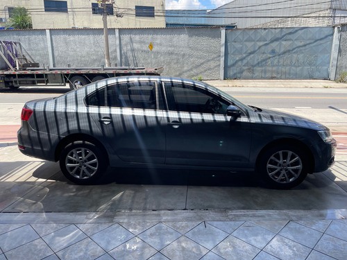 Volkswagen Jetta 2.0 Comfortline Flex 4p Automática