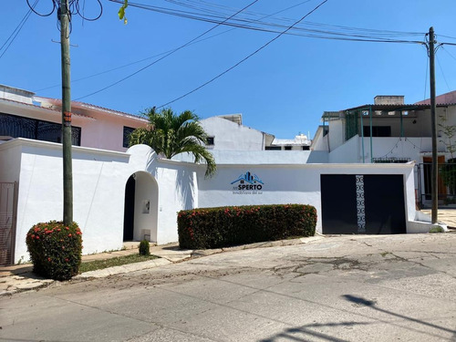 Imagen 1 de 9 de Casa - Fraccionamiento Bosques De Villahermosa