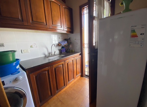 Venta Casa Hurlingham Iglesia 4 Dorm Jardín Quincho Pileta