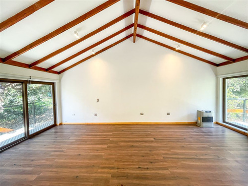 Casa En Venta De 4 Dorm. En Lo Barnechea