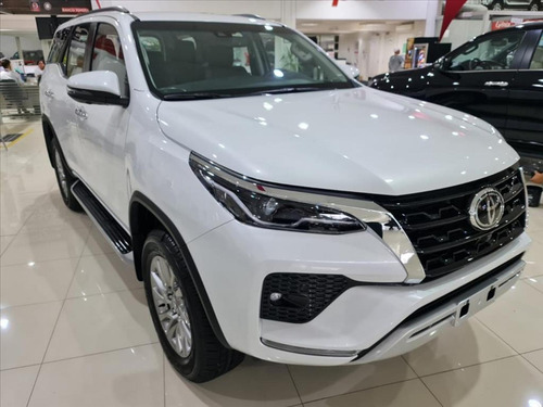 Toyota Hilux SW4 2.8 D-4D TURBO DIESEL SRX 4X4 AUTOMÁTICO