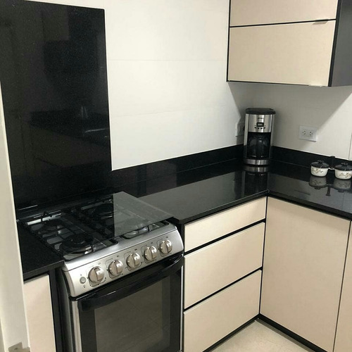 Varese! Edificio Maral 39! Dpto 2 Amb. Reciclado Y Equipado!