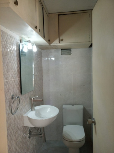 Apto. En Centro, 3 Dormitorios Y 2 Baños, Impecable Estado!