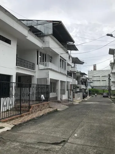 Casa Con Excelente Ubicaciòn Frente A Sol Y Luna