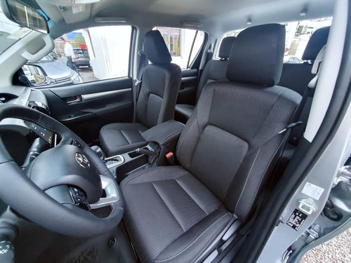 Toyota Hilux 2.4 Dc 4x2 Tdi Sr L20 2025