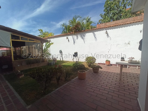 Imagen 10 de 16 de Excelente Y Agradable Casa En Venta Los Samanes, Caracas Calle Cerrada Con Acceso Controlado 23-26542