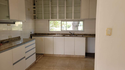 Imagen 4 de 9 de Vendo Casa 4 Dormitorios Escritorio Pileta La Estanzuela