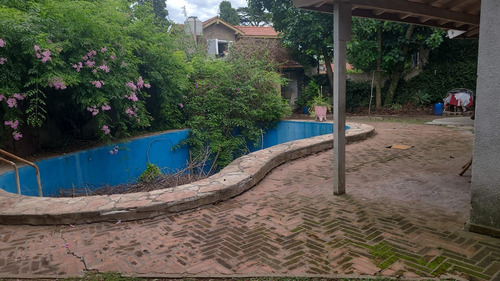 Casa Sobre Lote Propio Con Jardin Y Pileta A Refaccionar