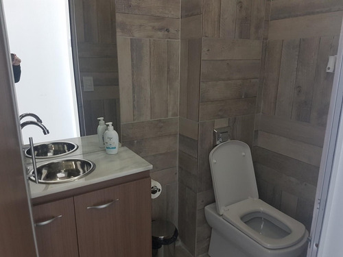 Oficina En Venta Ubicado En Banfield, Lomas De Zamora