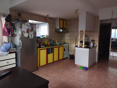 Casa Interna Con Dos Dormitorios A 6 Cuadras De La Estacion!!!