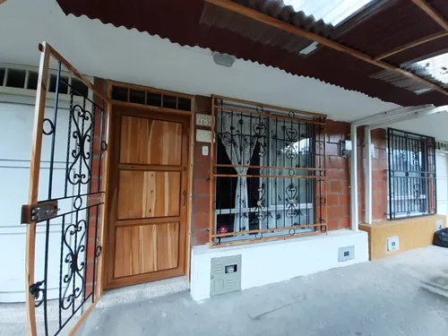 Linda Casa Dúplex Con Vista A Las Montañas Mientras Te Tomas Un Rico Café.
