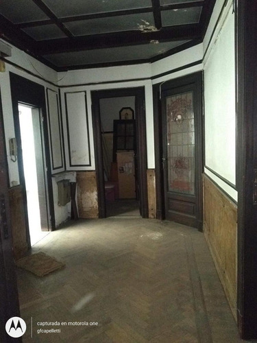 Imagen 6 de 9 de Jujuy Esq Hipòlito Irigoyen: Edificio Francés De Categoría. Todo Externo, Apto Profesional O Vivienda