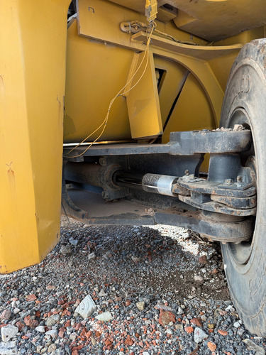 Autoelevador Cat Dp70 7000kg Torre Triple C/desp 10400 Horas