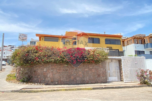 Casa En Jardines Del Sur Con Local Comercial