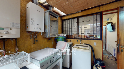 Casa Con Amplios Espacios, 5 Dormitorios, Terreno De 300 M2