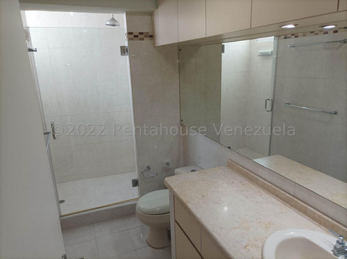 Imagen 8 de 13 de Espacioso Apartamento En Venta Colinas De Los Ruices 23-9067