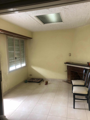 Casa En Venta 4 Ambientes Con Jardín Amplio, Pileta Y Cochera