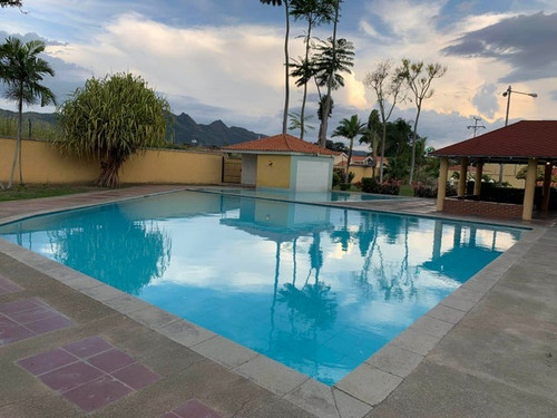 Imagen 26 de 27 de Townhouse En Venta De Dos Niveles Estilo Mediterraneo Cocina Empotrada E Iluminada Monteserino San Diego