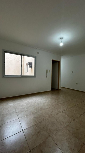 Departamento En B° Alberdi Un Dormitorio , Cocina Separada. Espacio Verde En Comun