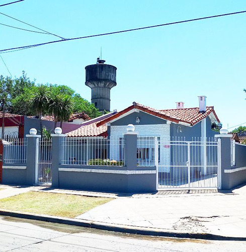 Casa 3amb Con Cochera,  Parrilla Y Quincho.