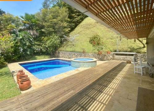 Casa De 2 Niveles, Medellín Sector El Poblado - Se Vende