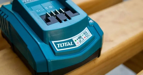 Cargador De Batería Inteligente 20v Total Tfcli2001