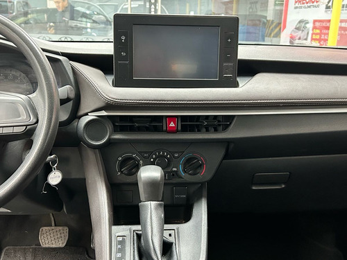 Toyota Yaris 4p Sedán Base L4/1.5 Aut