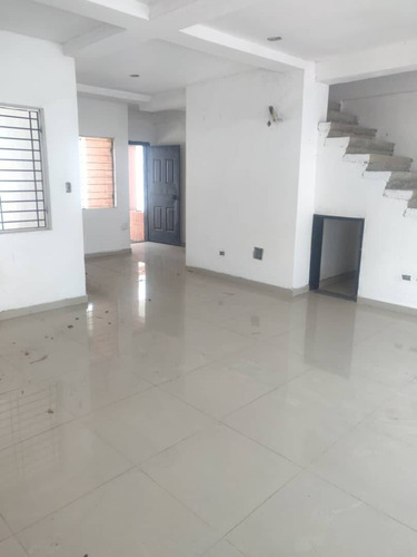 Imagen 7 de 11 de Townhouse En Venta En Mañongo Cód 141773