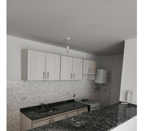 Imagen 5 de 13 de Vendo Departamento 2 Dormitorios, 2 Baños, Patio, Terraza Con Pileta B° A. Alberdi